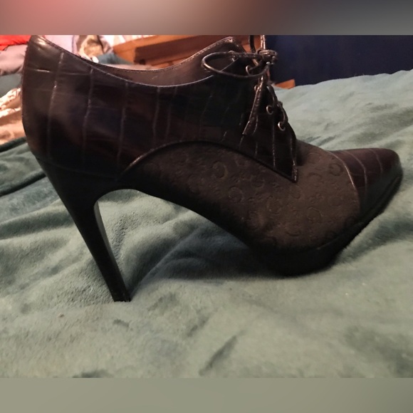 Super awesome Guess tie up high heels 🌺 - Picture 2 of 10